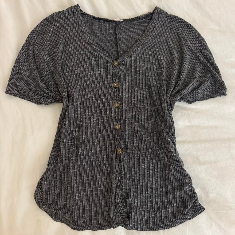 Grey button up top with puffed sleeves